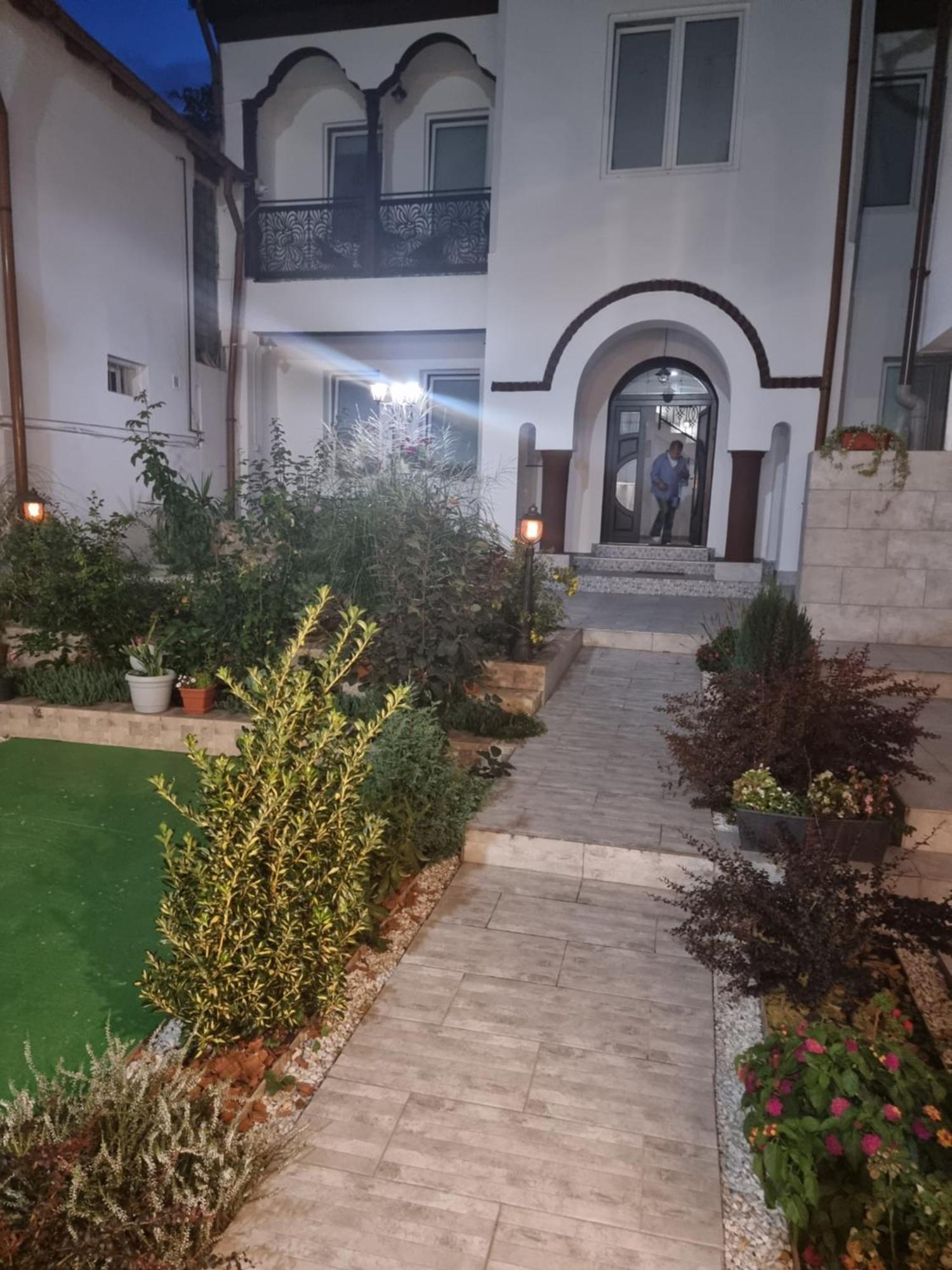 Hotel Casa Musceleana à Cîmpulung Extérieur photo