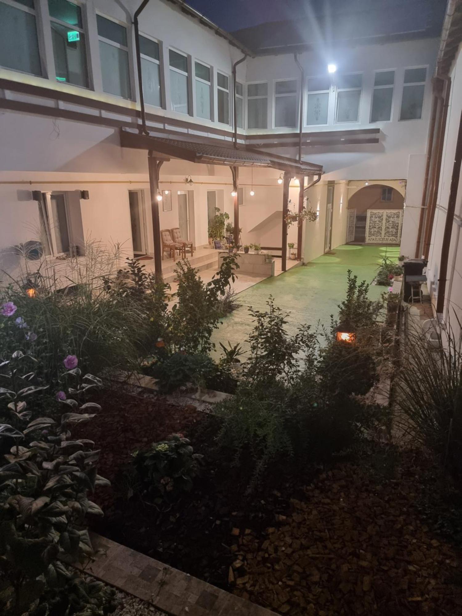 Hotel Casa Musceleana à Cîmpulung Extérieur photo