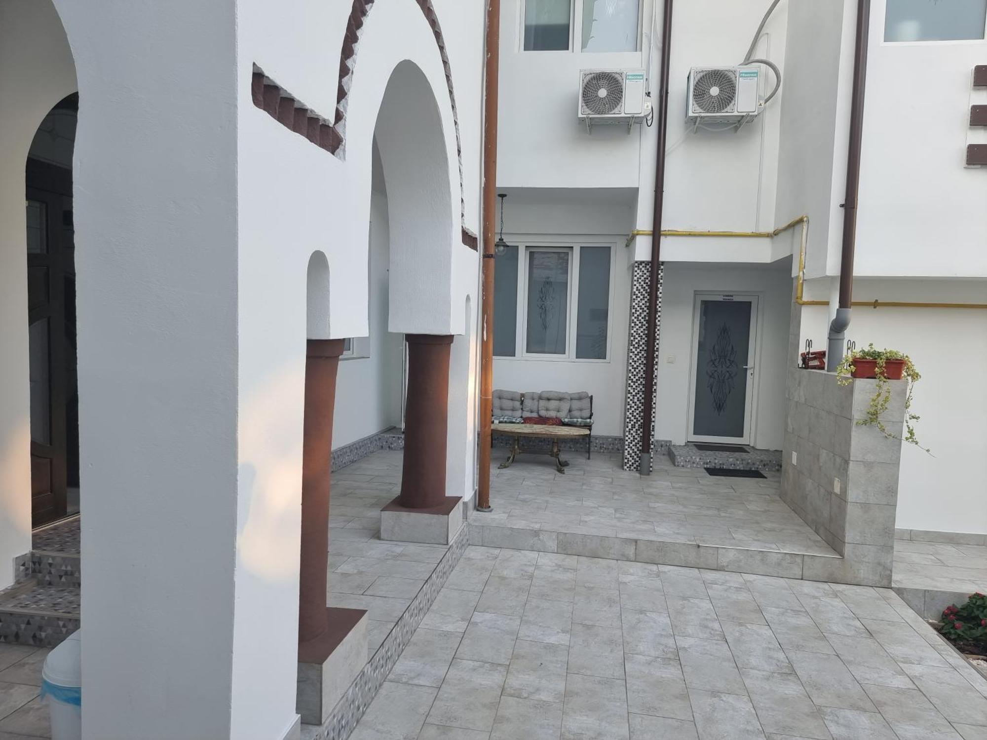 Hotel Casa Musceleana à Cîmpulung Extérieur photo