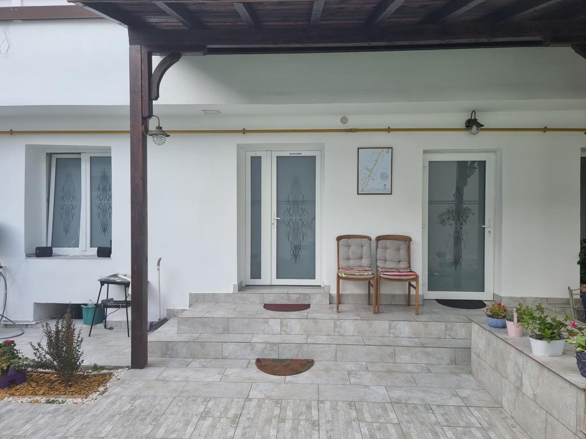Hotel Casa Musceleana à Cîmpulung Extérieur photo