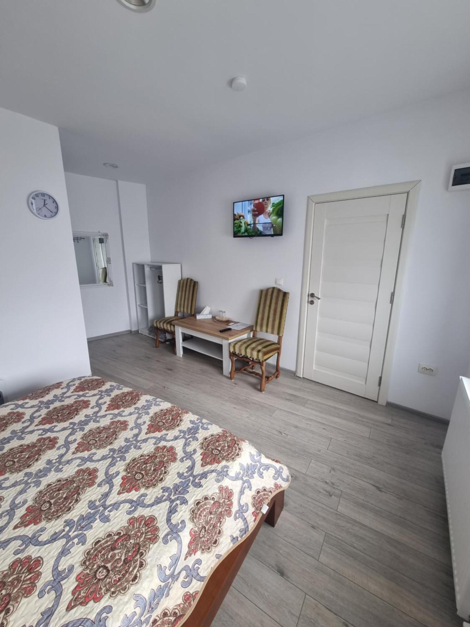 Hotel Casa Musceleana à Cîmpulung Extérieur photo