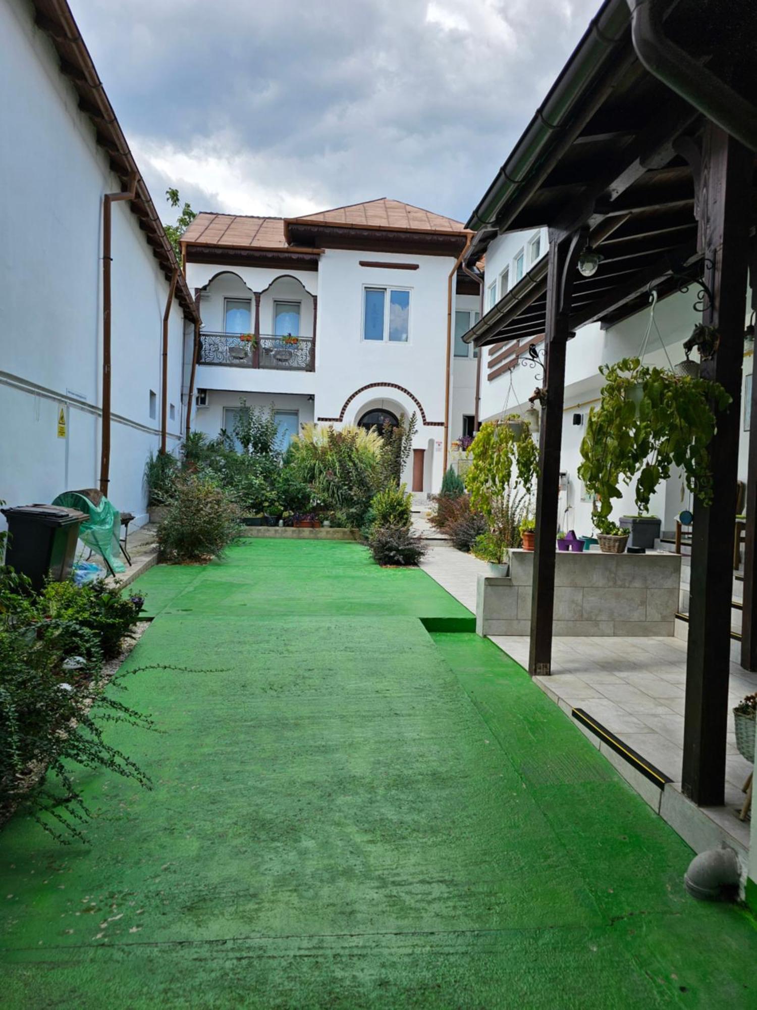 Hotel Casa Musceleana à Cîmpulung Extérieur photo