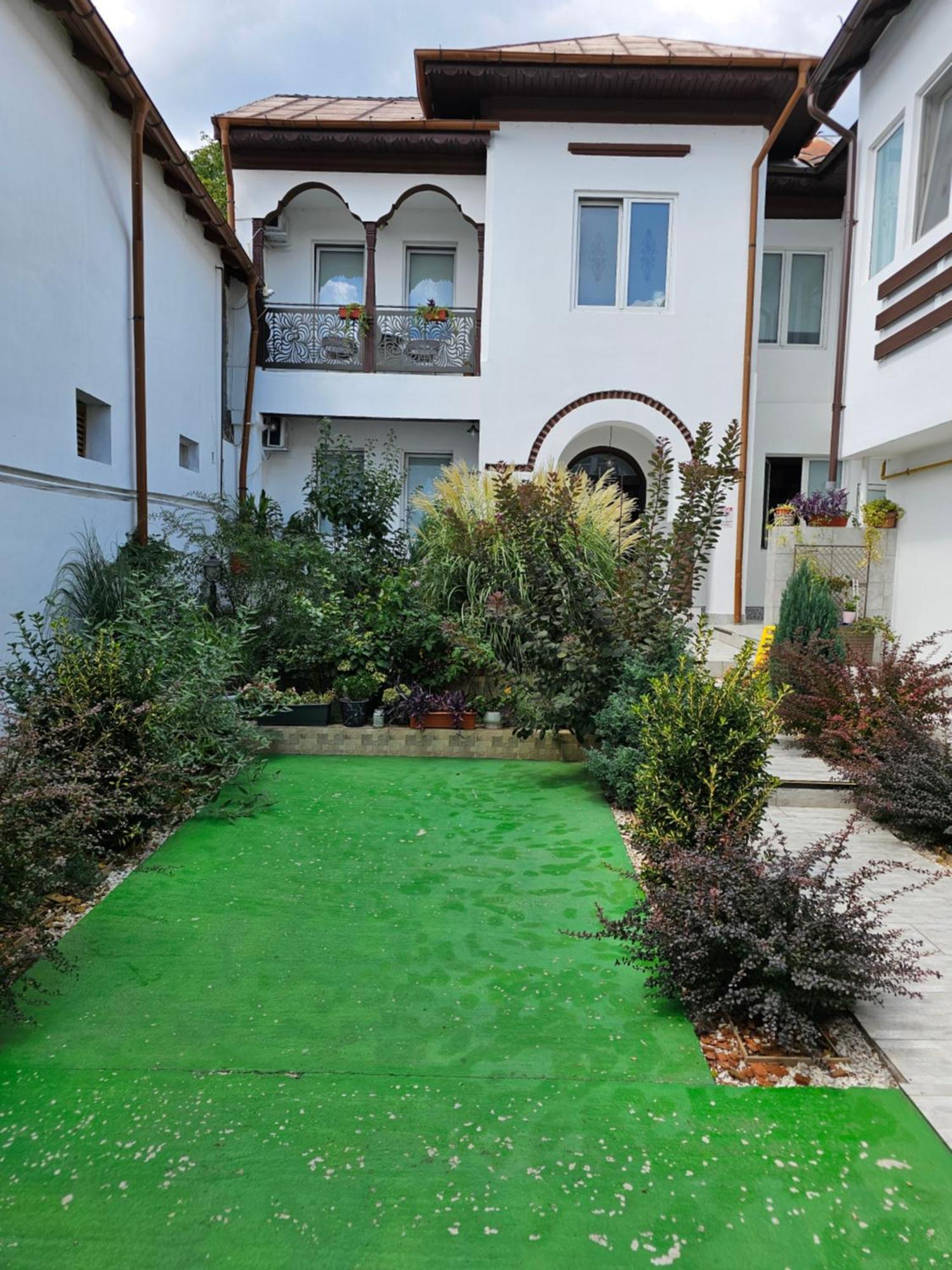 Hotel Casa Musceleana à Cîmpulung Extérieur photo